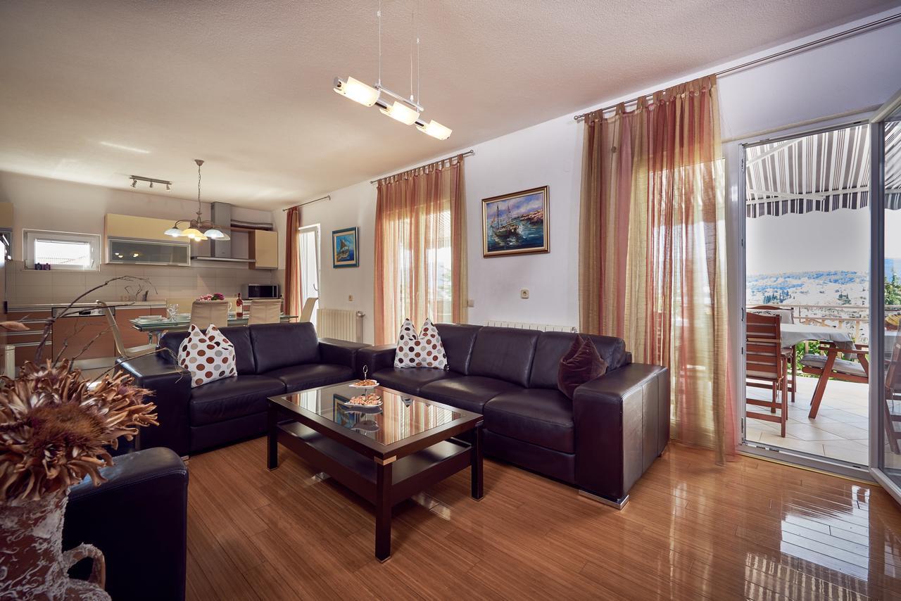 Apartments Tonka โตรกีร์ ภายนอก รูปภาพ